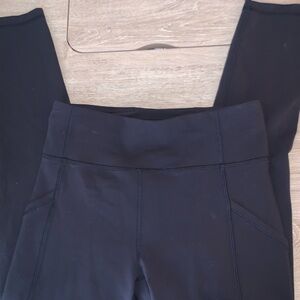 Black lululemon leggings with side pockets and a hidden waistband pocket